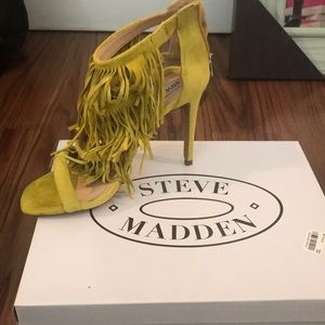 Fringe Steve Madden pumps.